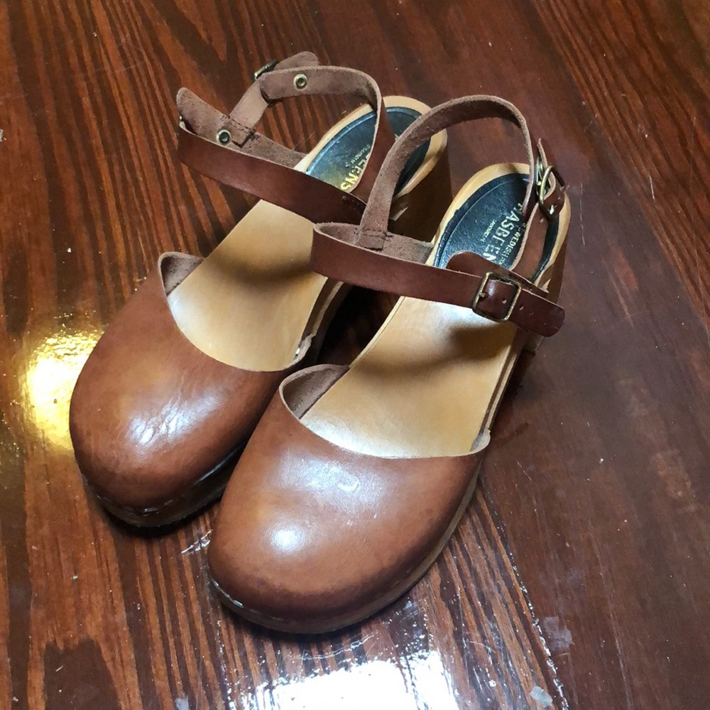 swedish hasbeens mary jane clogs